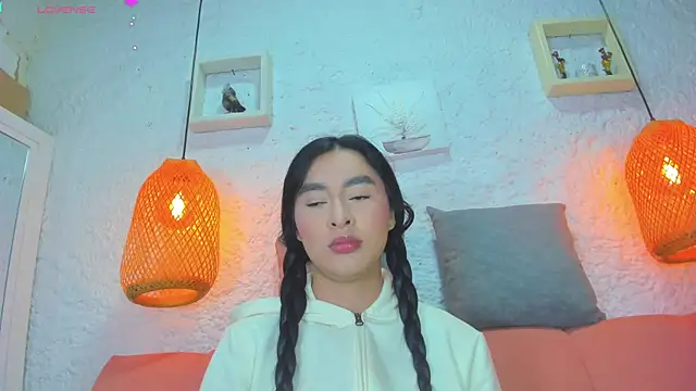 Snapshot of emiily_s chatting on October 21, 12:06 pm emiily s online show from October 21, 12:06 pm