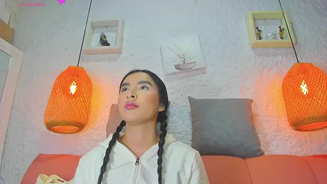 Snapshot of emiily_s chatting on October 22, 12:05 pm emiily s online show from October 22, 12:05 pm