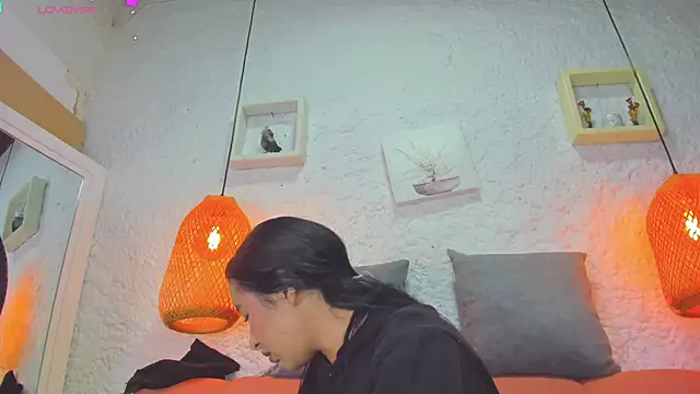 Snapshot of emiily_s chatting on October 23, 12:04 pm emiily s online show from October 23, 12:04 pm