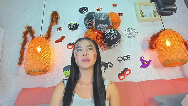 Snapshot of emiily_s chatting on October 31, 12:06 pm emiily s online show from October 31, 12:06 pm