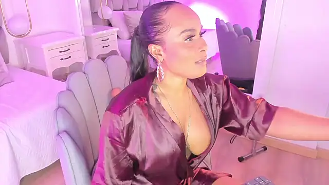 Snapshot of PamelaMendez_ chatting on February 8, 2:36 am PamelaMendez online show from February 8, 2:36 am