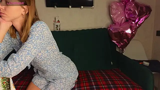 FoxLoveBasik online show from December 27, 6:03 am