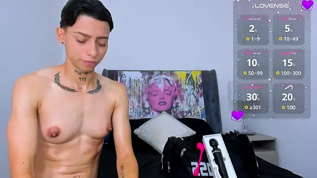 AmberAdams  online show from December 17, 2:44 pm