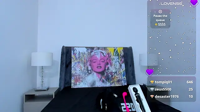 AmberAdams  online show from December 17, 5:47 pm