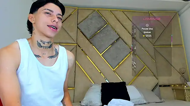 AmberAdams  online show from October 14, 1:01 pm