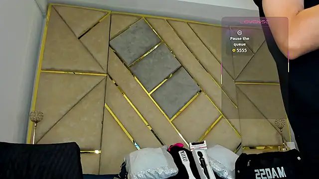 AmberAdams  online show from October 15, 2:28 pm