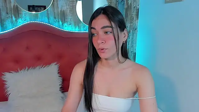 Snapshot of Emma_Sophia2 chatting on December 5, 6:21 am Emma Sophia2 online show from December 5, 6:21 am