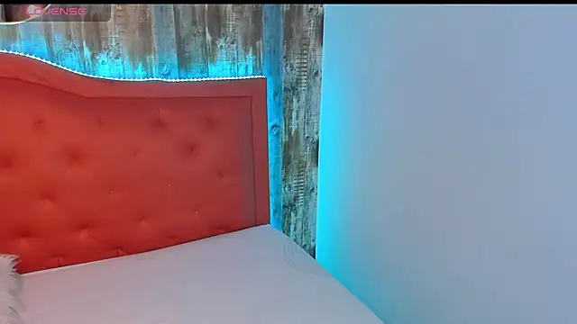 Snapshot of Emma_Sophia2 chatting on February 4, 7:07 am Emma Sophia2 online show from February 4, 7:07 am