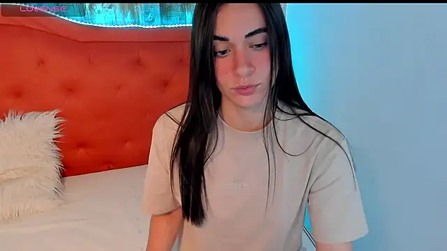 Snapshot of Emma_Sophia2 chatting on February 11, 10:48 am Emma Sophia2 online show from February 11, 10:48 am