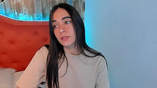 Snapshot of Emma_Sophia2 chatting on February 26, 5:09 am Emma Sophia2 online show from February 26, 5:09 am
