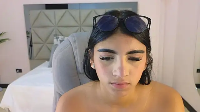 Snapshot of maiaa_ruiz chatting on February 12, 2:45 pm maiaa ruiz online show from February 12, 2:45 pm