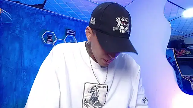 Liam lee online show from February 7, 4:46 pm