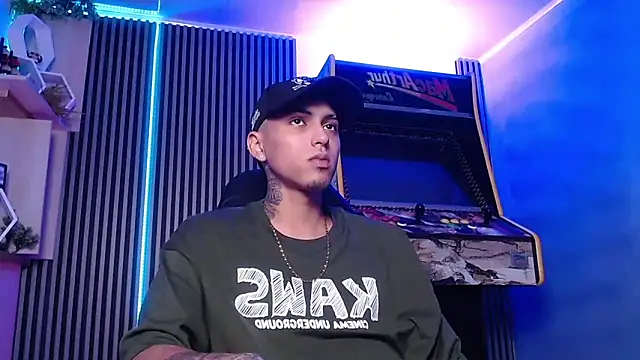 Liam lee online show from March 20, 1:37 pm