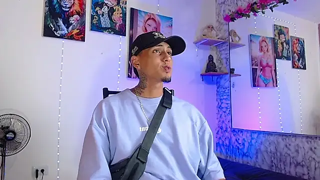 Liam lee online show from October 18, 9:59 pm