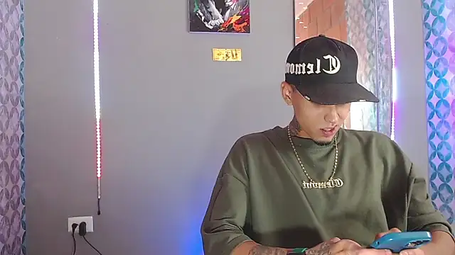 Liam lee online show from May 15, 8:49 pm