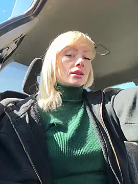 Snapshot of haileyhope_ chatting on December 14, 10:45 am haileyhope online show from December 14, 10:45 am