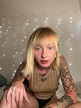 Snapshot of haileyhope_ chatting on October 1, 6:36 pm haileyhope online show from October 1, 6:36 pm