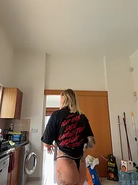 Snapshot of haileyhope_ chatting on October 3, 8:55 am haileyhope online show from October 3, 8:55 am