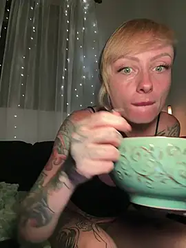 haileyhope  online show from May 9, 5:51 pm