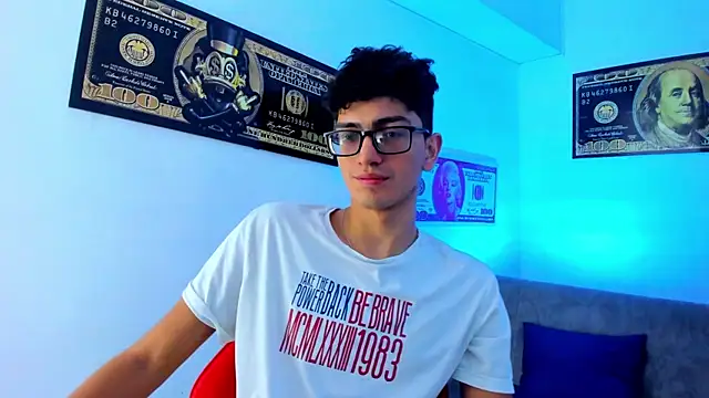 Snapshot of TylerWhite_ chatting on January 10, 7:04 am TylerWhite  online show from January 10, 7:04 am