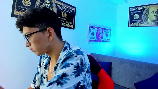 Snapshot of TylerWhite_ chatting on January 11, 2:52 am TylerWhite  online show from January 11, 2:52 am