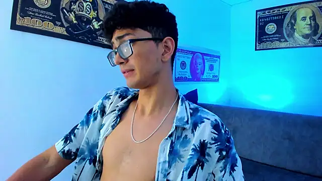 Snapshot of TylerWhite_ chatting on January 13, 6:38 am TylerWhite  online show from January 13, 6:38 am