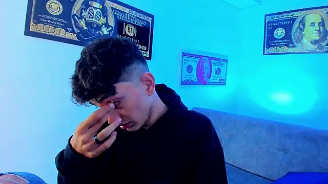 Snapshot of TylerWhite_ chatting on January 14, 2:50 am TylerWhite  online show from January 14, 2:50 am