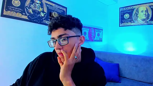 Snapshot of TylerWhite_ chatting on January 14, 6:34 am TylerWhite  online show from January 14, 6:34 am