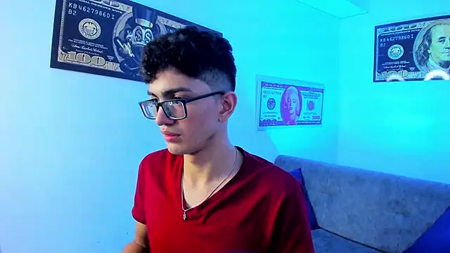 Snapshot of TylerWhite_ chatting on January 15, 6:43 am TylerWhite  online show from January 15, 6:43 am