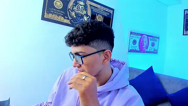 Snapshot of TylerWhite_ chatting on January 17, 3:01 am TylerWhite  online show from January 17, 3:01 am