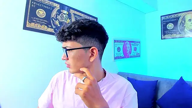 Snapshot of TylerWhite_ chatting on January 18, 2:47 am TylerWhite  online show from January 18, 2:47 am