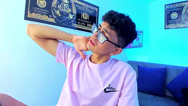 Snapshot of TylerWhite_ chatting on January 18, 6:45 am TylerWhite  online show from January 18, 6:45 am