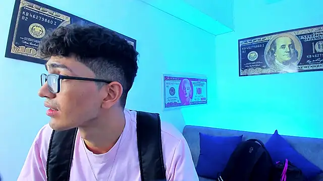 Snapshot of TylerWhite_ chatting on January 18, 9:56 am TylerWhite  online show from January 18, 9:56 am