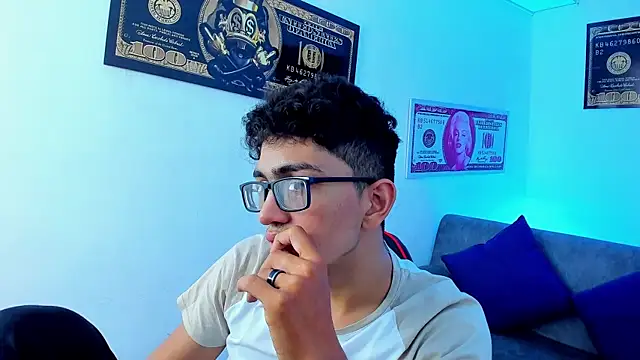 Snapshot of TylerWhite_ chatting on January 21, 6:33 am TylerWhite  online show from January 21, 6:33 am