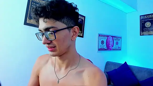 Snapshot of TylerWhite_ chatting on January 21, 9:35 am TylerWhite  online show from January 21, 9:35 am