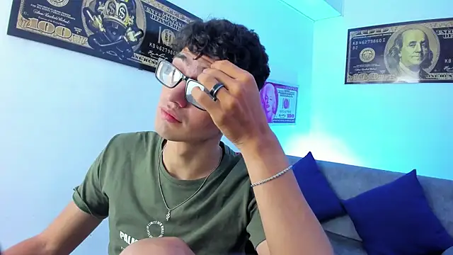 Snapshot of TylerWhite_ chatting on January 22, 6:20 am TylerWhite  online show from January 22, 6:20 am