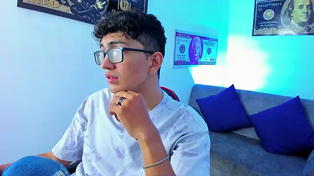 Snapshot of TylerWhite_ chatting on January 23, 2:55 am TylerWhite  online show from January 23, 2:55 am