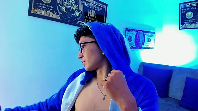 Snapshot of TylerWhite_ chatting on January 24, 3:00 am TylerWhite  online show from January 24, 3:00 am