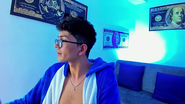 Snapshot of TylerWhite_ chatting on January 24, 6:35 am TylerWhite  online show from January 24, 6:35 am