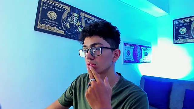 Snapshot of TylerWhite_ chatting on January 24, 9:39 am TylerWhite  online show from January 24, 9:39 am