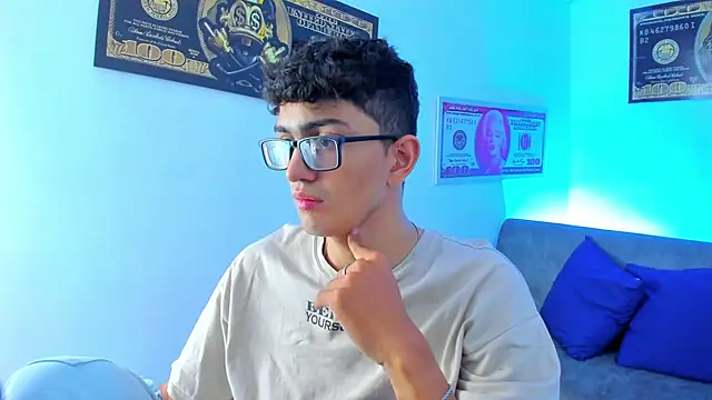 Snapshot of TylerWhite_ chatting on January 25, 2:47 am TylerWhite  online show from January 25, 2:47 am