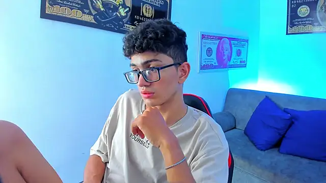 Snapshot of TylerWhite_ chatting on January 25, 6:34 am TylerWhite  online show from January 25, 6:34 am