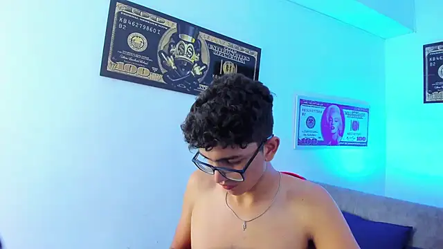 Snapshot of TylerWhite_ chatting on January 28, 6:27 am TylerWhite  online show from January 28, 6:27 am