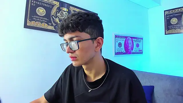 Snapshot of TylerWhite_ chatting on January 29, 3:01 am TylerWhite  online show from January 29, 3:01 am