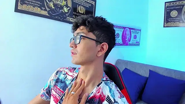 Snapshot of TylerWhite_ chatting on January 31, 2:48 am TylerWhite  online show from January 31, 2:48 am