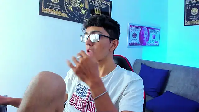 Snapshot of TylerWhite_ chatting on February 1, 2:58 am TylerWhite  online show from February 1, 2:58 am