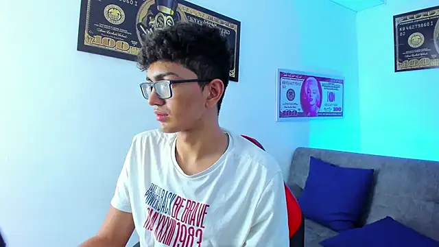 Snapshot of TylerWhite_ chatting on February 1, 9:21 am TylerWhite  online show from February 1, 9:21 am