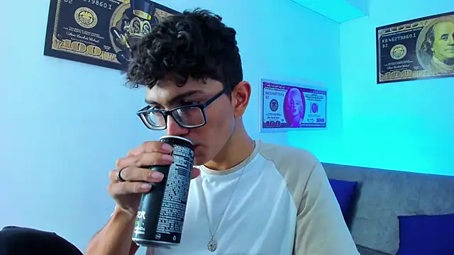 Snapshot of TylerWhite_ chatting on February 2, 2:59 am TylerWhite  online show from February 2, 2:59 am