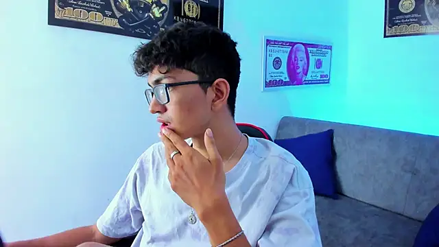 Snapshot of TylerWhite_ chatting on February 4, 3:11 am TylerWhite  online show from February 4, 3:11 am