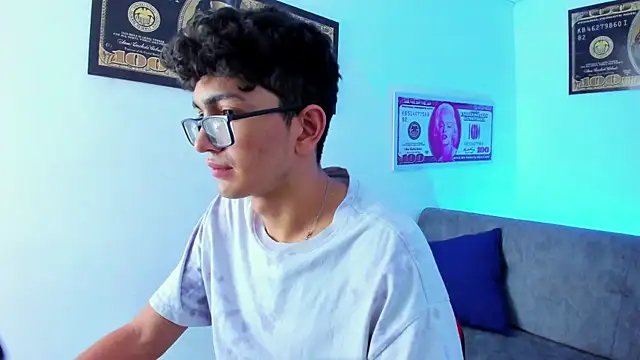 Snapshot of TylerWhite_ chatting on February 4, 6:57 am TylerWhite  online show from February 4, 6:57 am